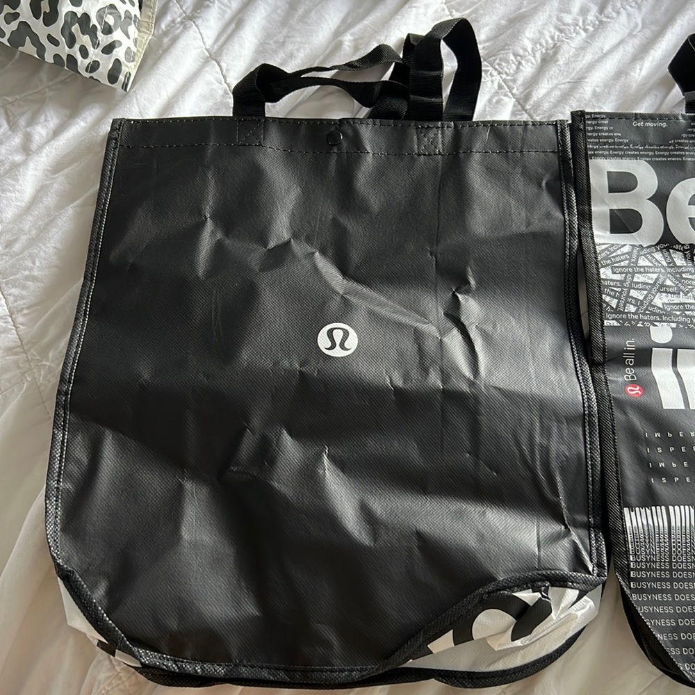 Lululemon totes